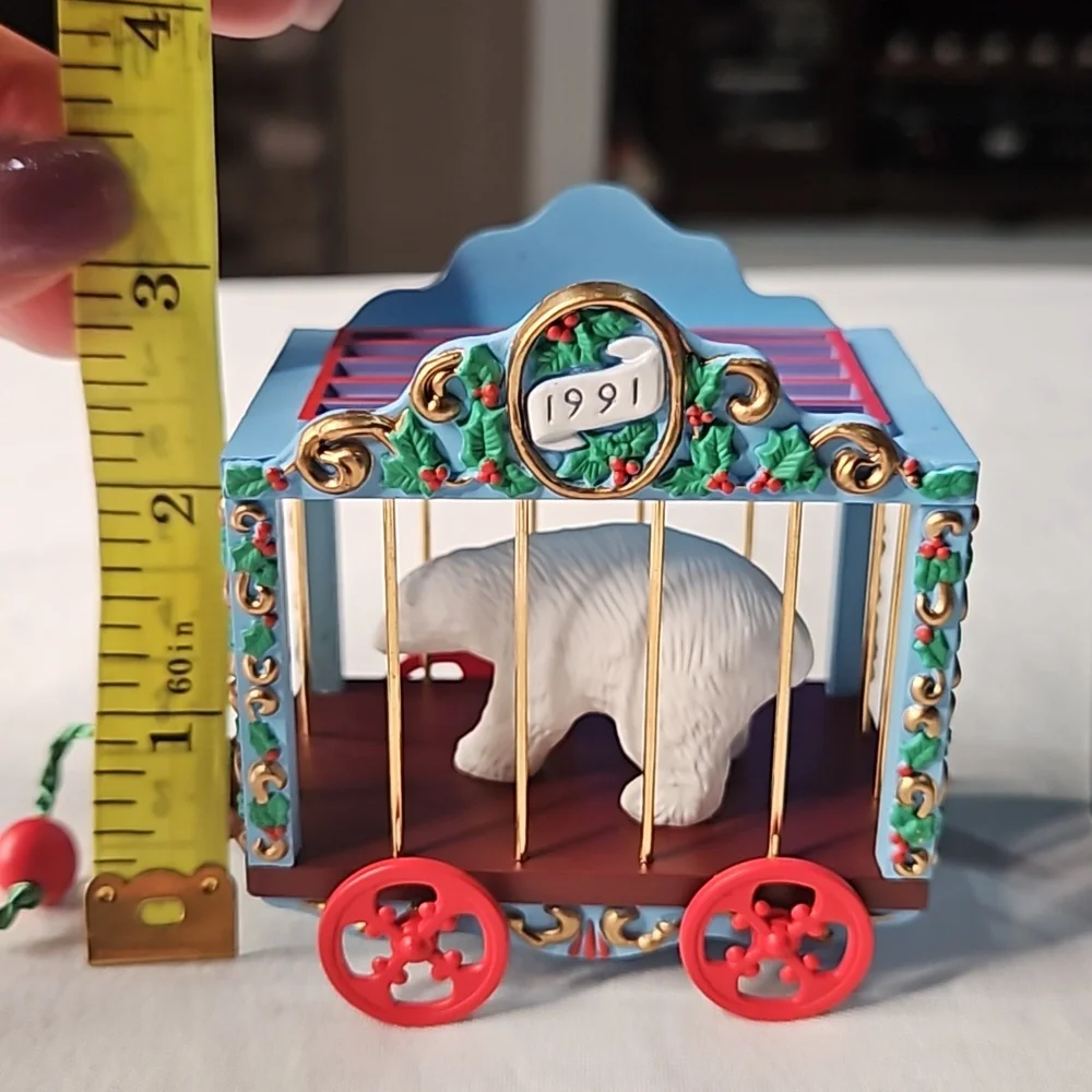 Hallmark vintage 1991 Polar Circus Wago with Polar bear